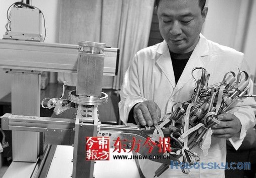 我省研制出“機器人醫(yī)生”明年春節(jié)前有望給人手術(shù)