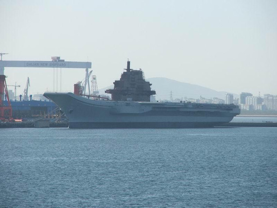 圖文:正在修繕中的瓦良格號航母