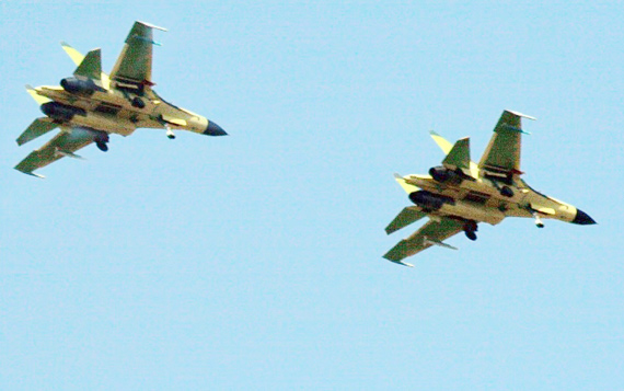 圖文:中國殲11B雙機編隊飛行試驗