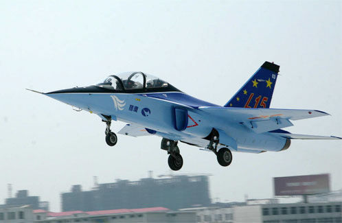 中國新一代超音速教練機獵鷹03號首飛成功[組圖]