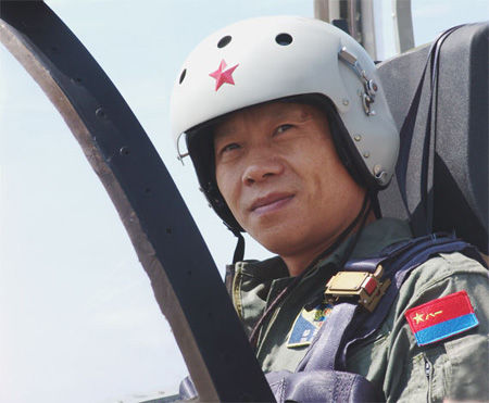 中國新一代超音速教練機獵鷹03號首飛成功[組圖]