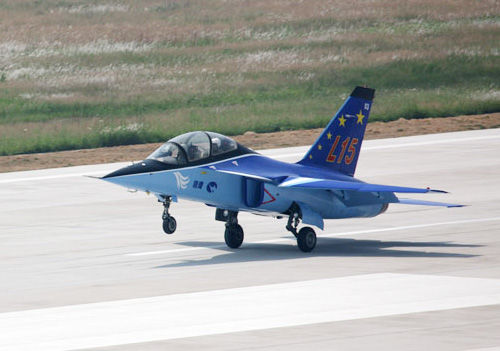 中國新一代超音速教練機獵鷹03號首飛成功[組圖]